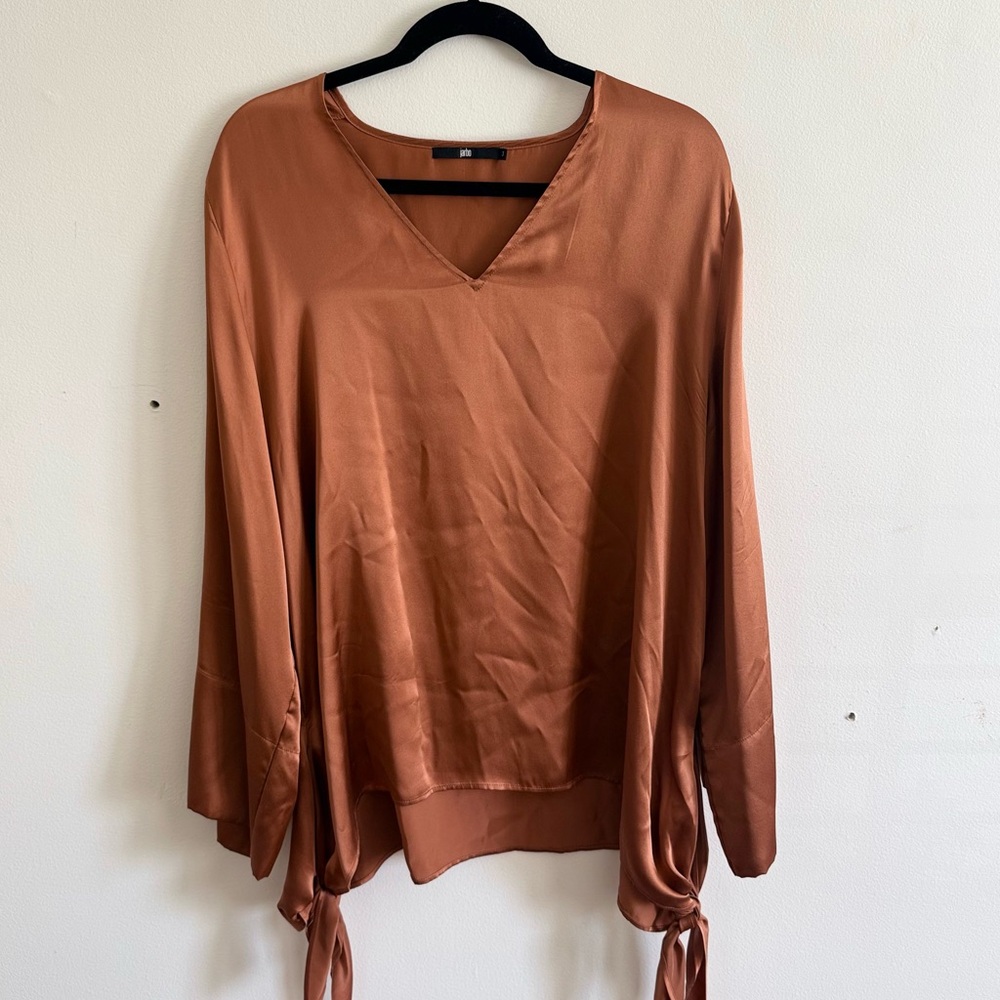 Jarbo 100% Silk Rust Orange Blouse XL Chic Luxury Flowy Sleek Bows Office